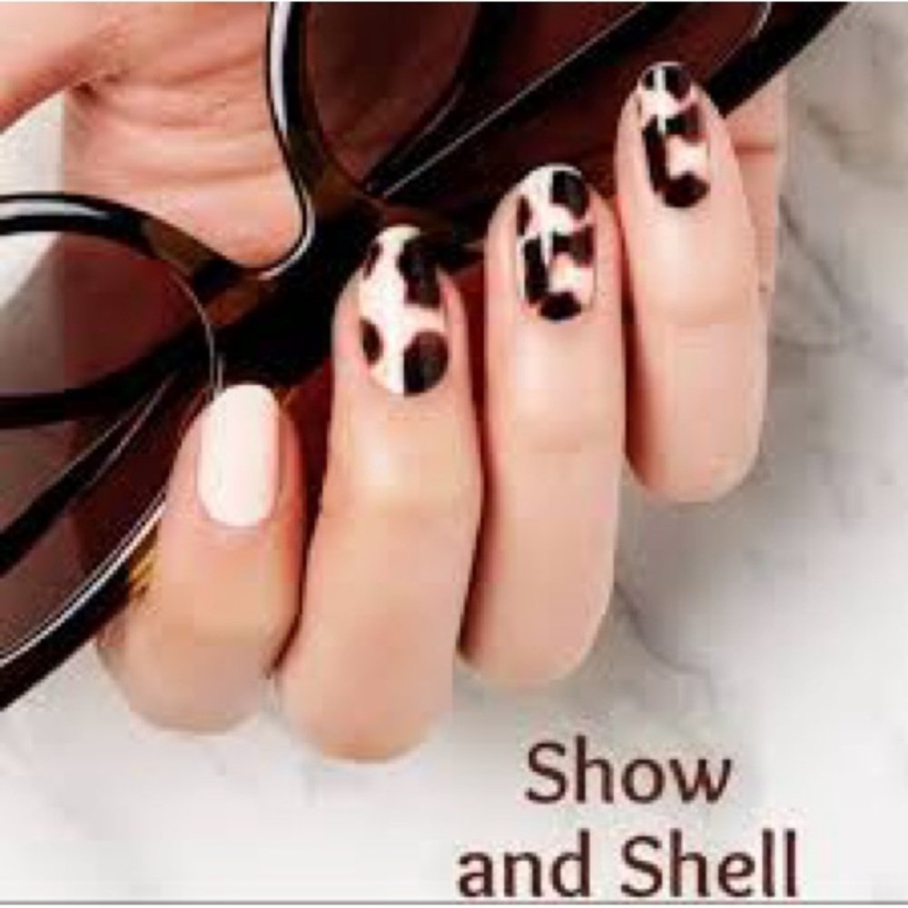 Color Street RETIRED Show and Shell Nail Set